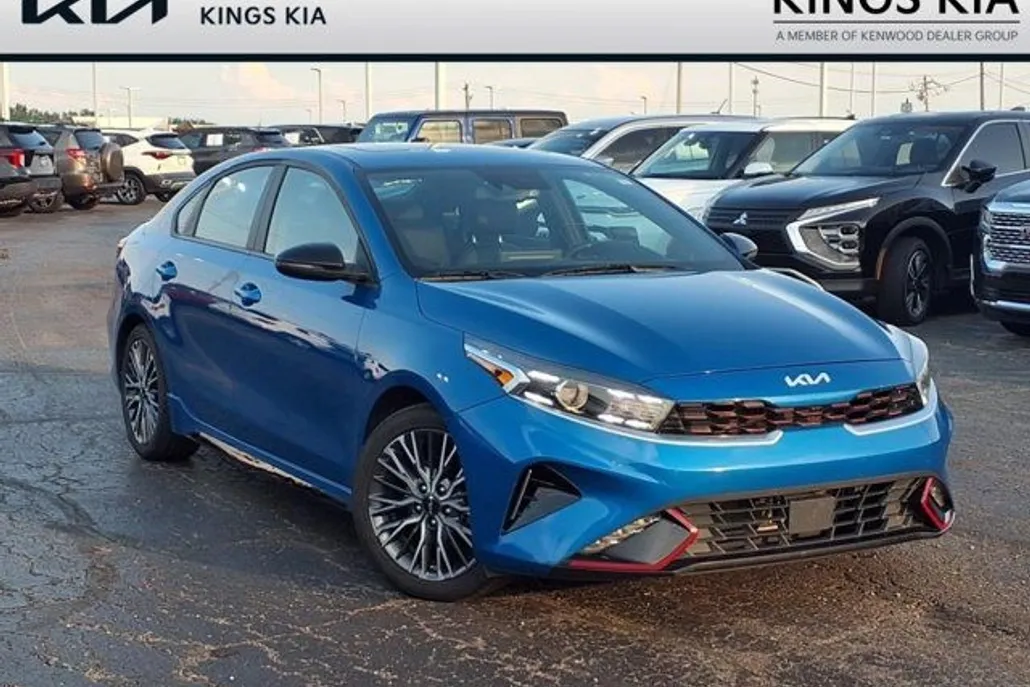 2023 Kia Forte GT-Line photo 1