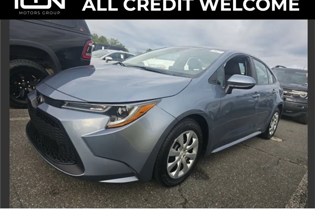 2022 Toyota Corolla LE photo 1