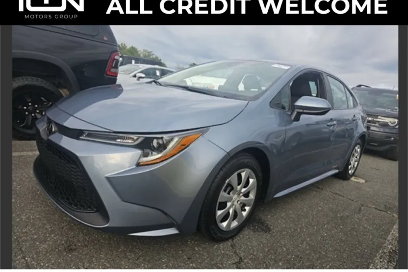 2022 Toyota Corolla LE photo 1