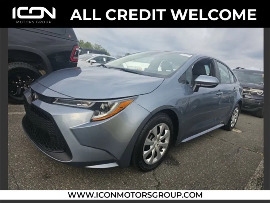 2022 Toyota Corolla LE photo 1