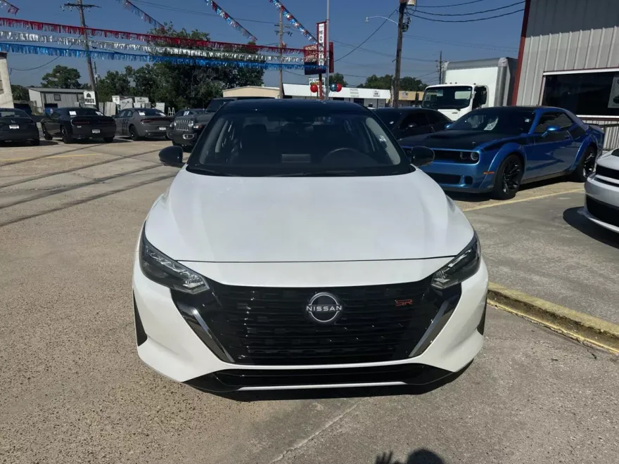 2024 Nissan Sentra SR photo 1