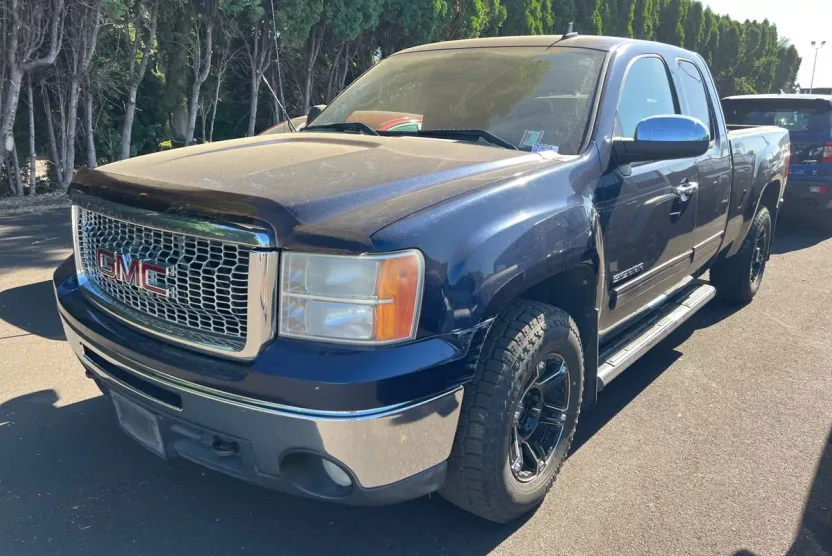 2010 Gmc Sierra SLE photo 1