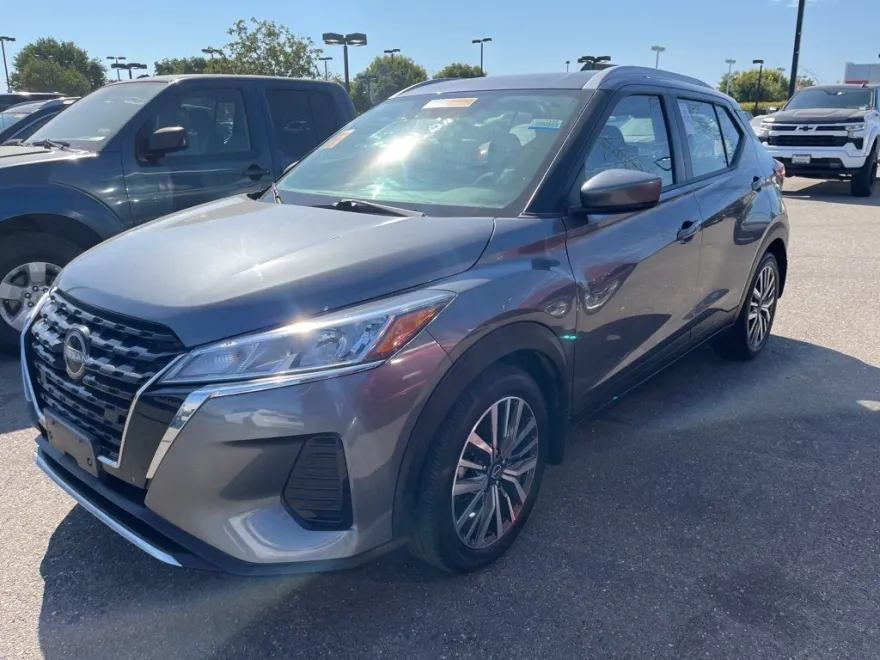 2022 Nissan Kicks SV photo 1