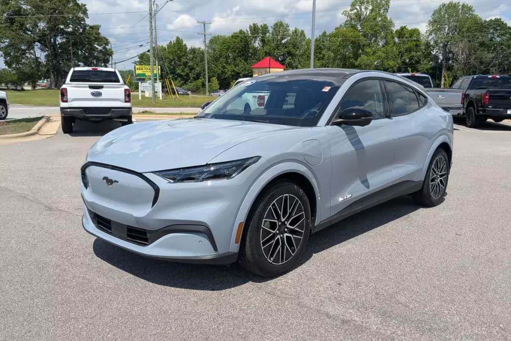 2025 Ford Mustang Mach-E Premium photo 1
