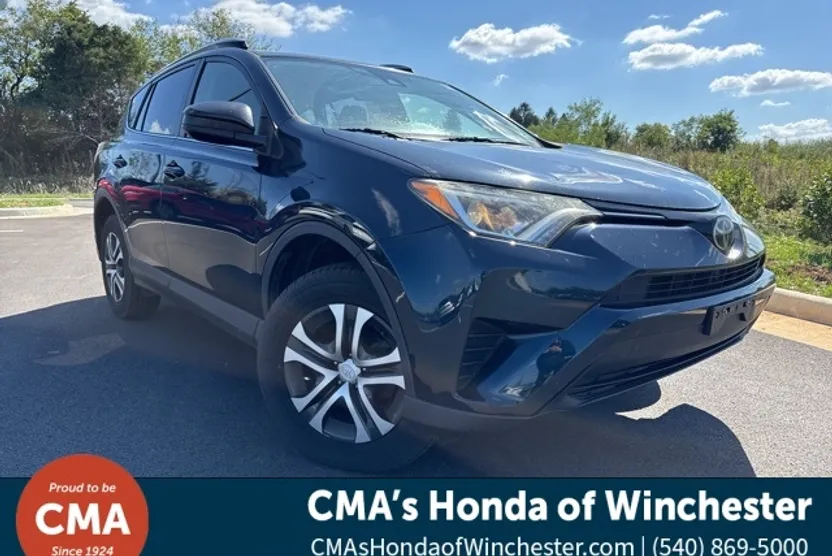 2017 Toyota RAV4 LE photo 1