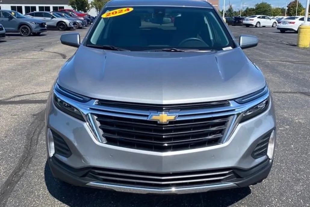 2024 Chevrolet Equinox LT photo 1