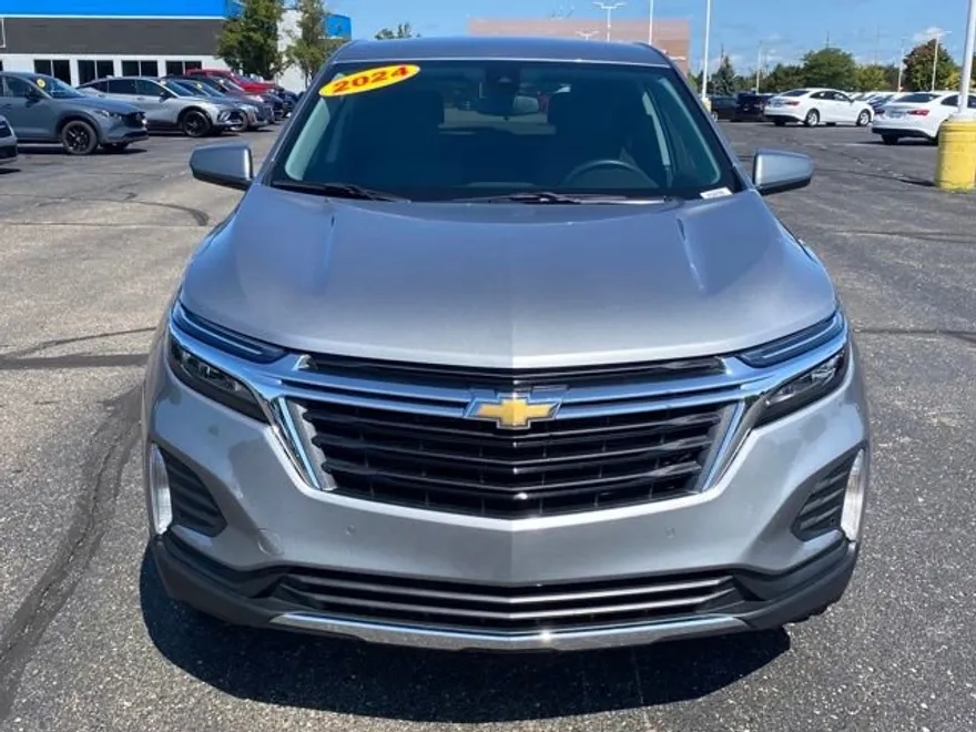 2024 Chevrolet Equinox LT photo 1