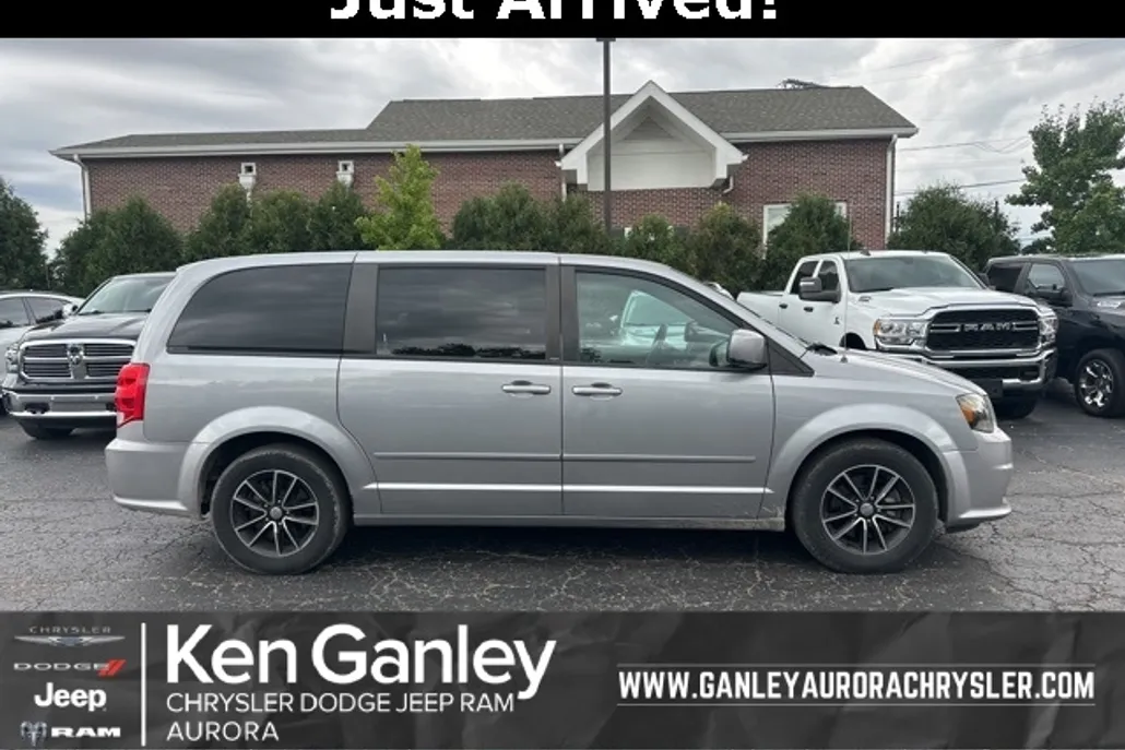 2014 Dodge Grand Caravan SXT photo 1