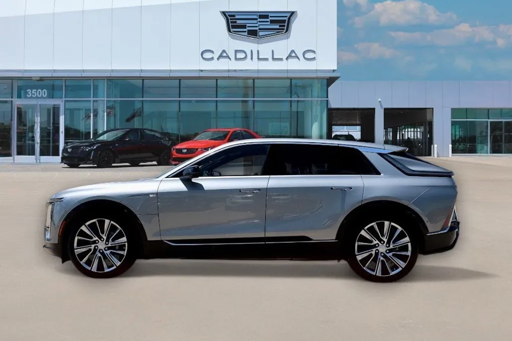 2025 Cadillac Lyriq Luxury photo 1