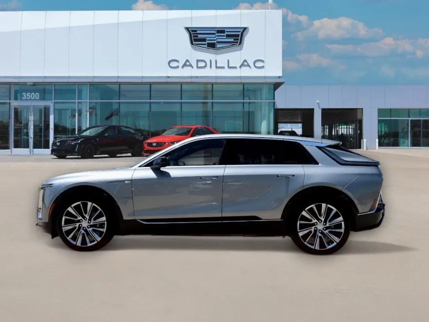 2025 Cadillac Lyriq Luxury photo 1