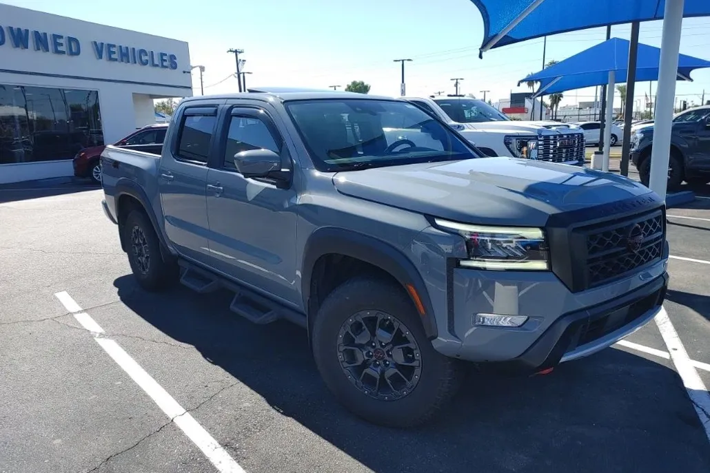 2023 Nissan Frontier PRO-4X photo 1