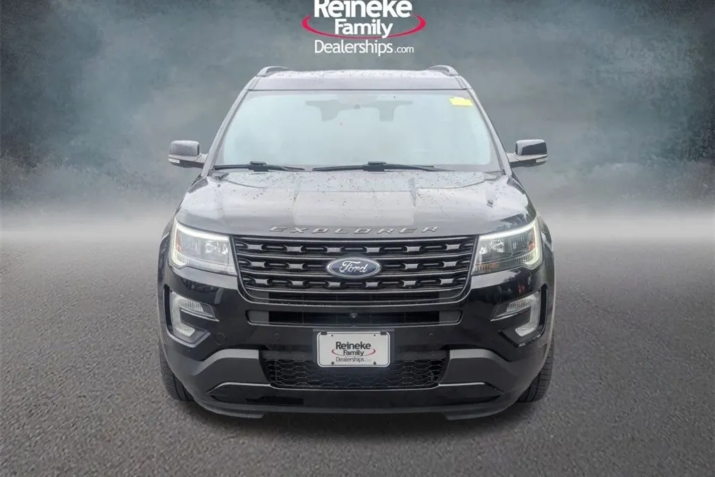 2017 Ford Explorer Sport photo 1