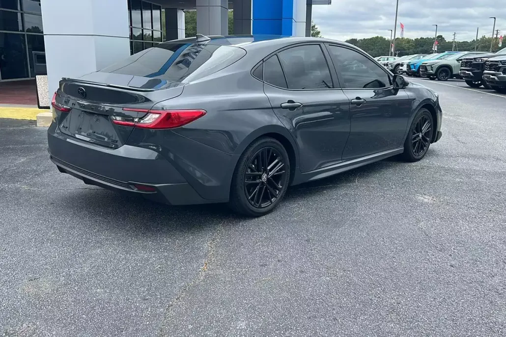 2025 Toyota Camry SE photo 1