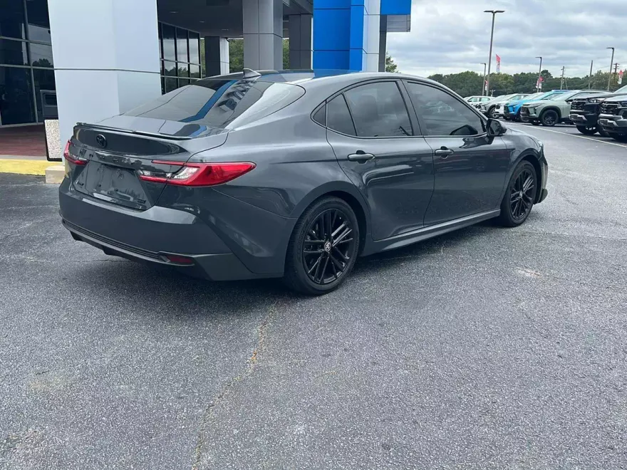 2025 Toyota Camry SE photo 1