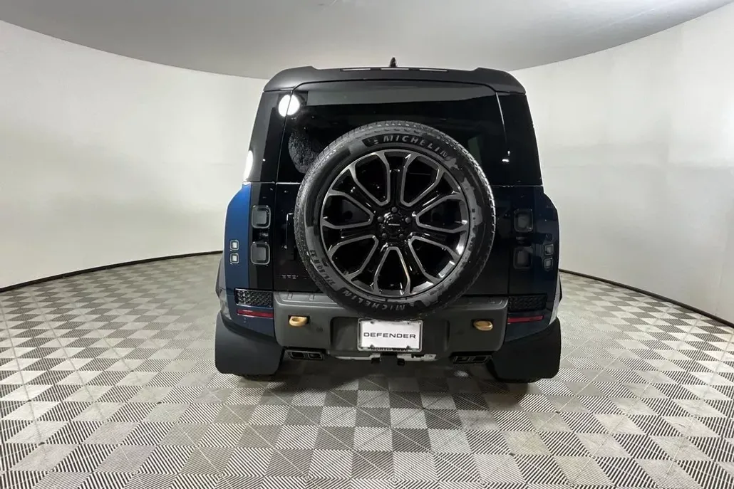 2026 Land Rover Defender 110 photo 1