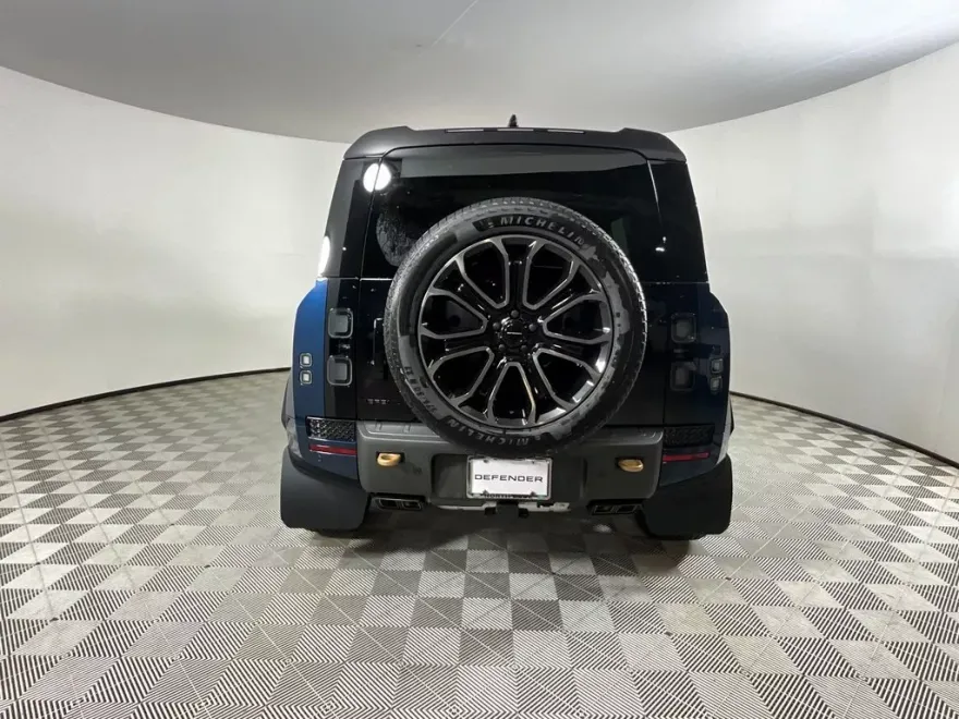 2026 Land Rover Defender 110 photo 1