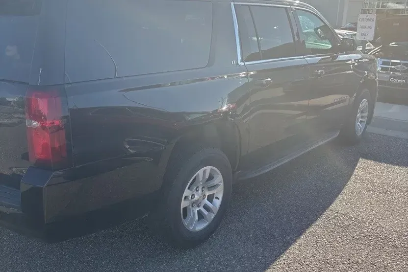 2020 Chevrolet Suburban LT photo 1
