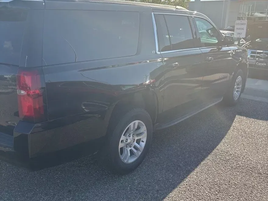 2020 Chevrolet Suburban LT photo 1
