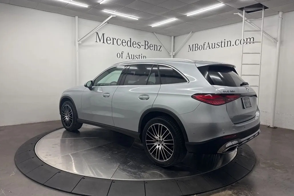 2026 Mercedes Benz GLC 300 photo 1