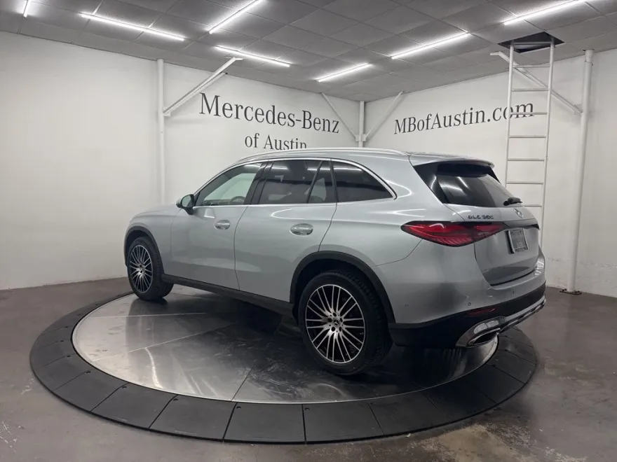 2026 Mercedes Benz GLC 300 photo 1