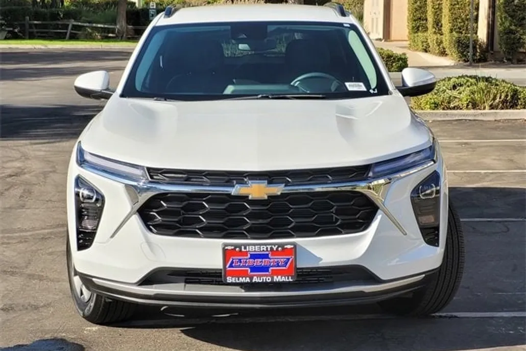 2025 Chevrolet Trax LT photo 1