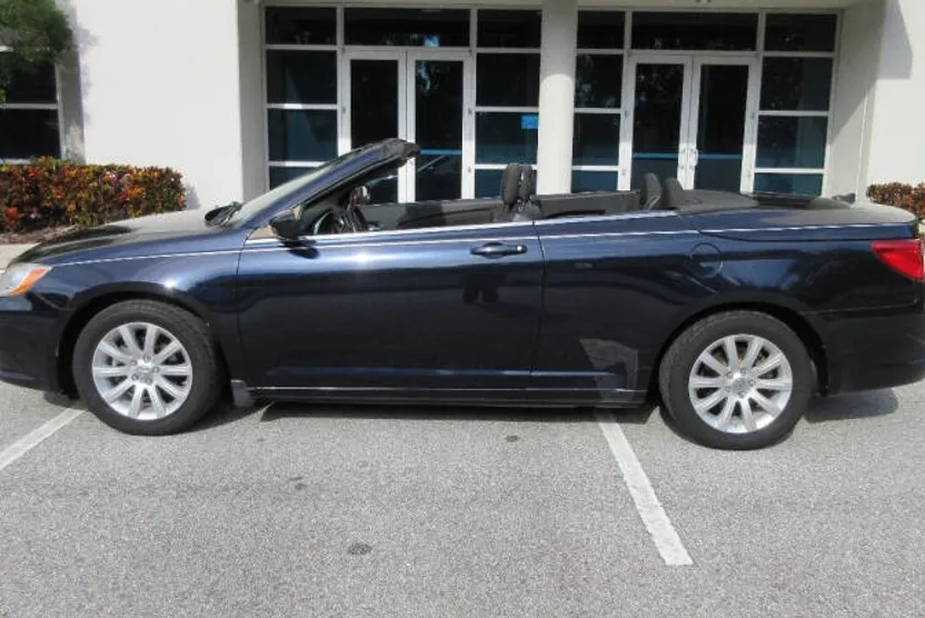 2012 Chrysler 200 Touring photo 1