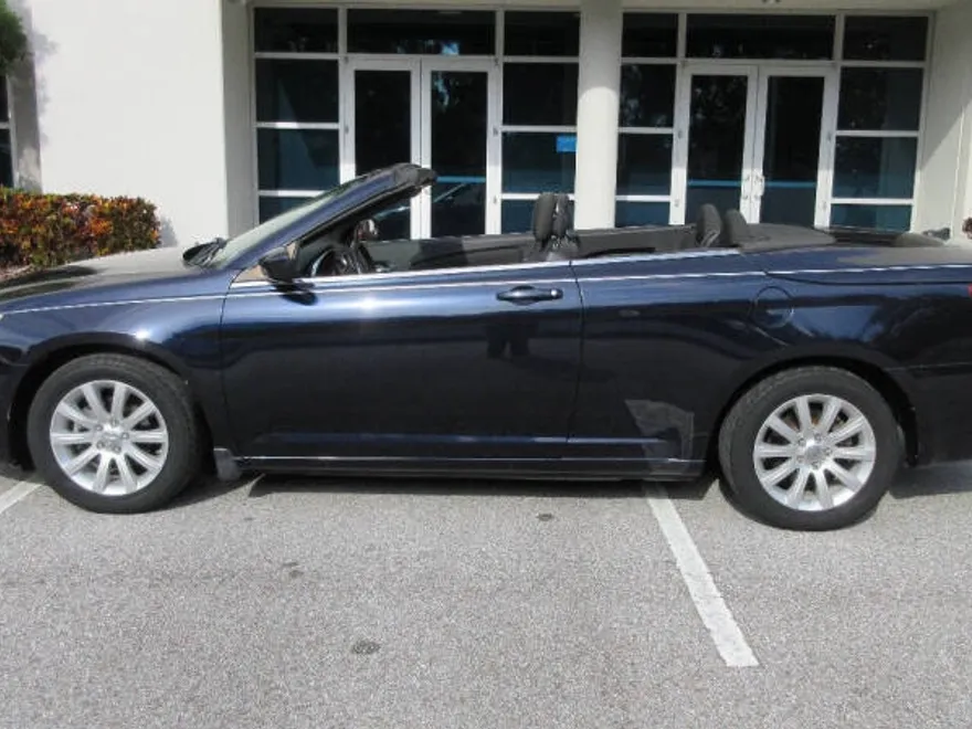 2012 Chrysler 200 Touring photo 1