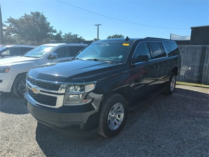 2019 Chevrolet Suburban LT photo 1