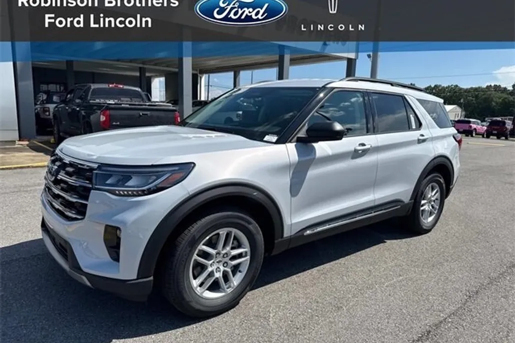 2025 Ford Explorer photo 1