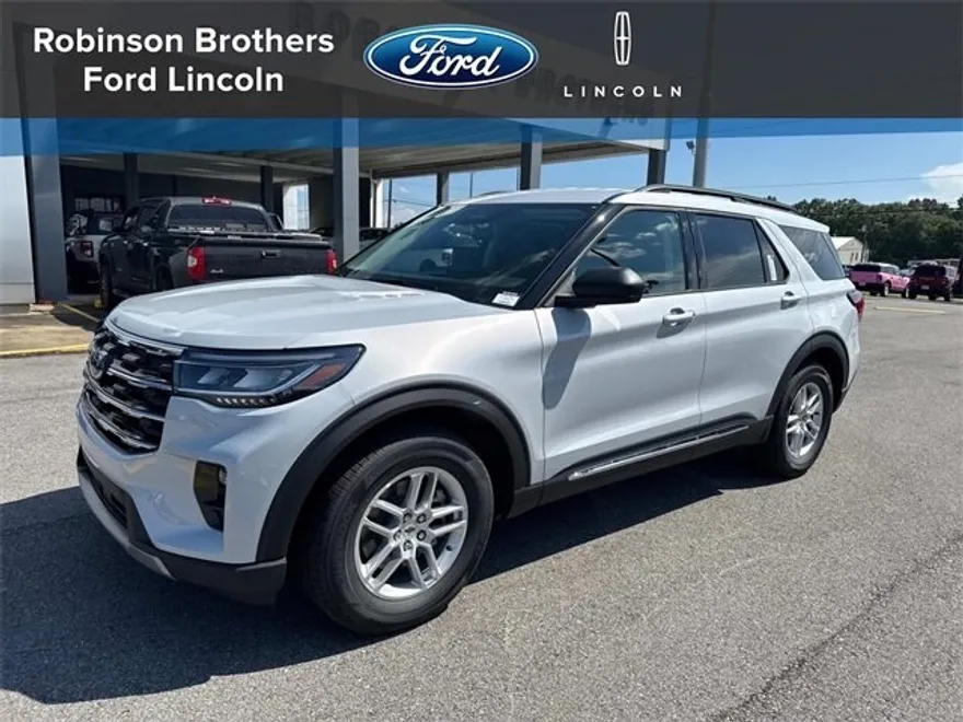 2025 Ford Explorer photo 1