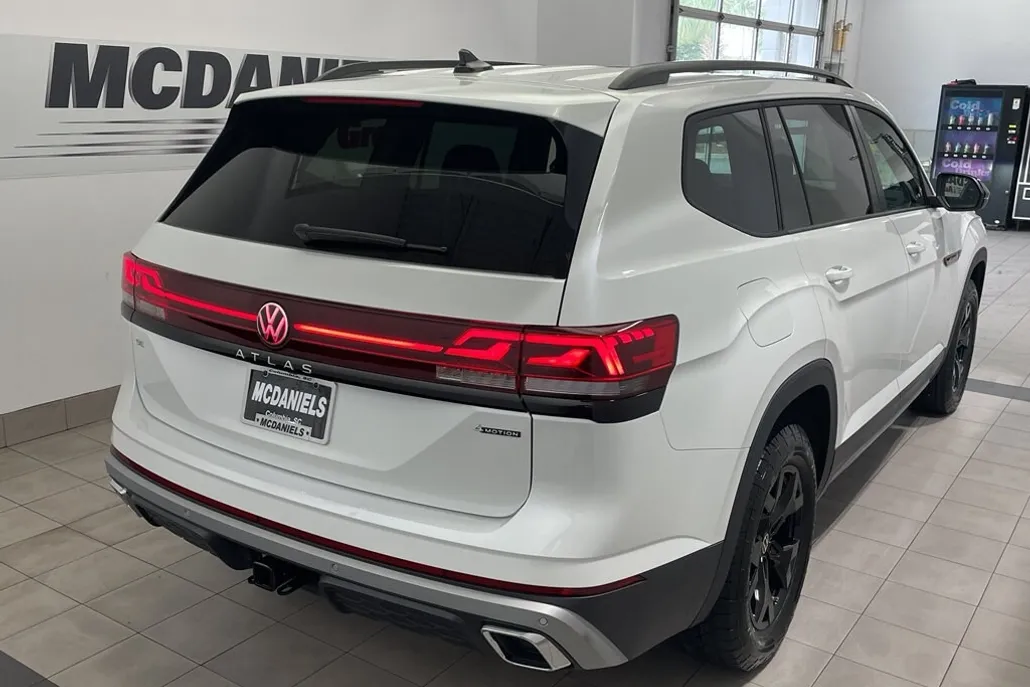 2026 Volkswagen Atlas Peak Edition SE photo 1
