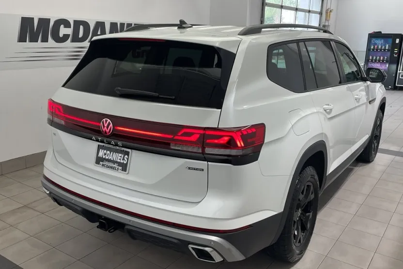 2026 Volkswagen Atlas Peak Edition SE photo 1