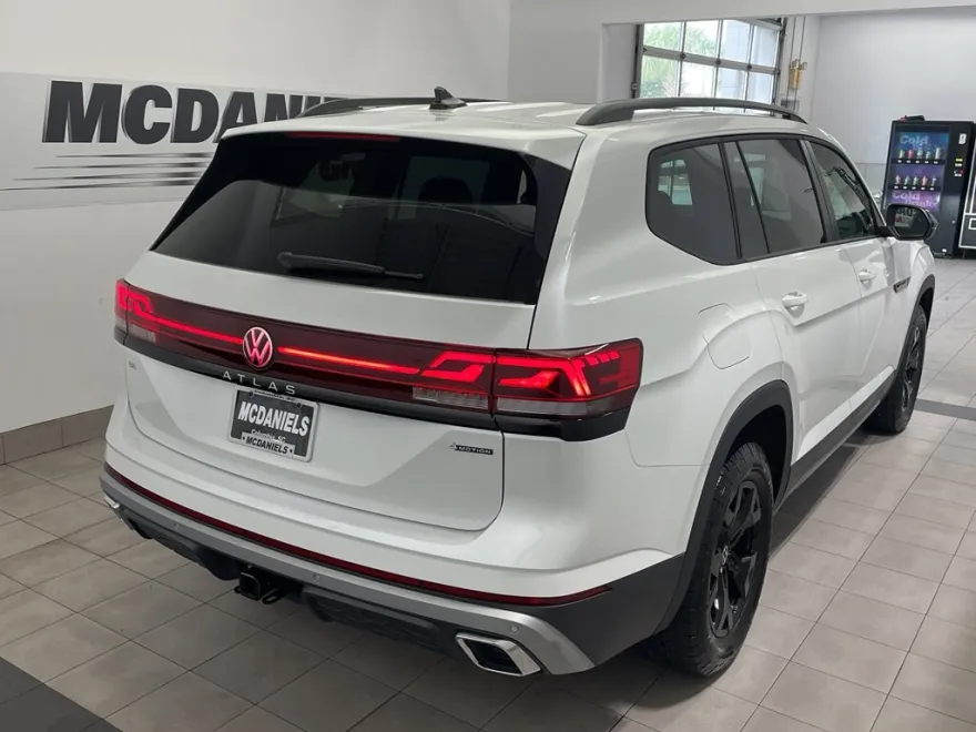 2026 Volkswagen Atlas Peak Edition SE photo 1