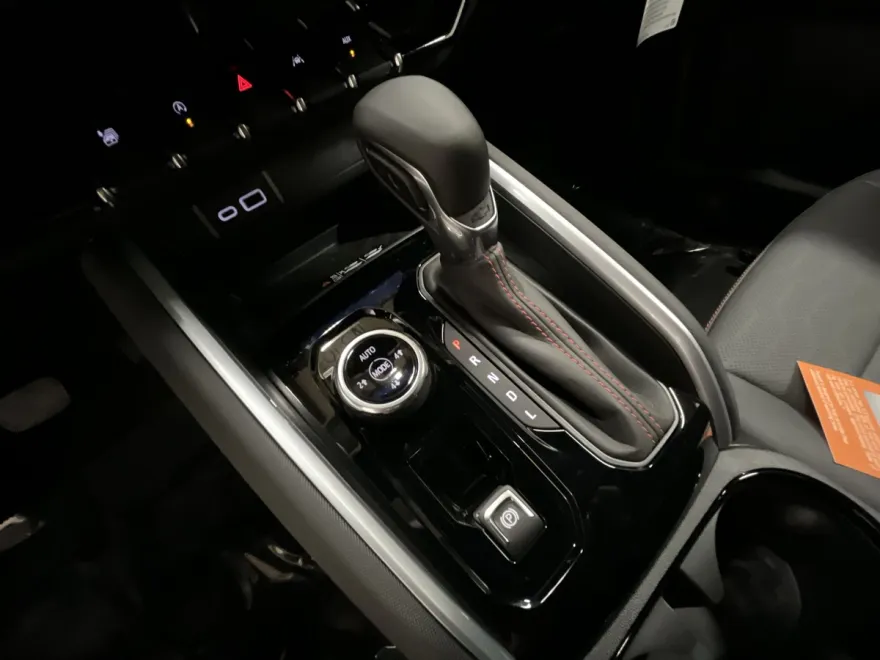 2025 Chevrolet Colorado Z71 photo 1