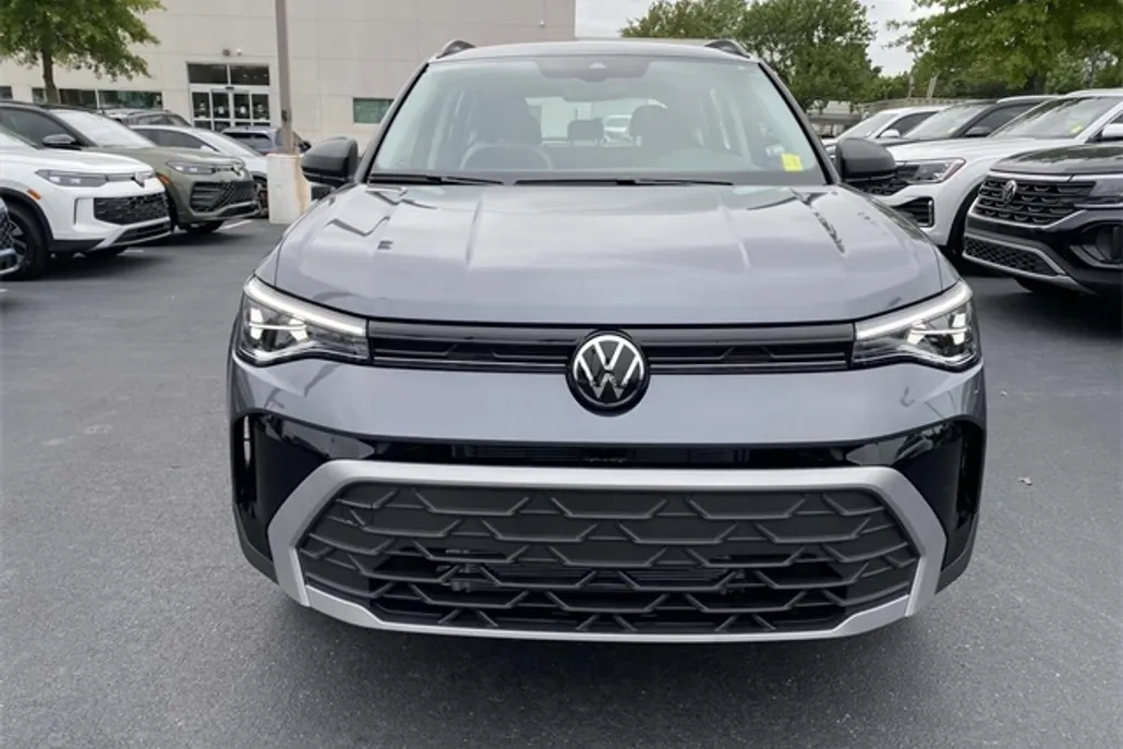 2025 Volkswagen Taos S photo 1