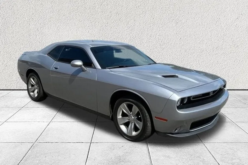 2018 Dodge Challenger SXT photo 1