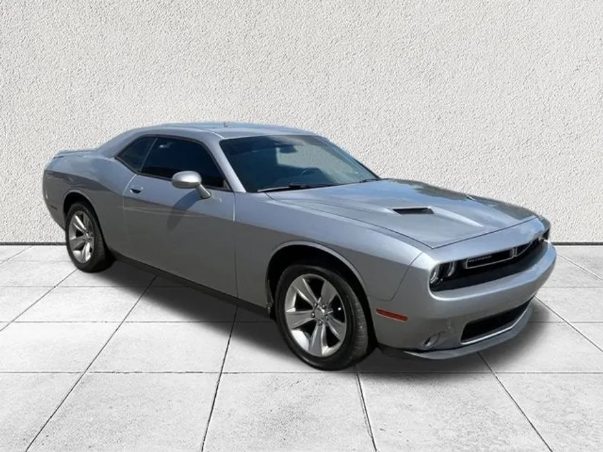 2018 Dodge Challenger SXT photo 1