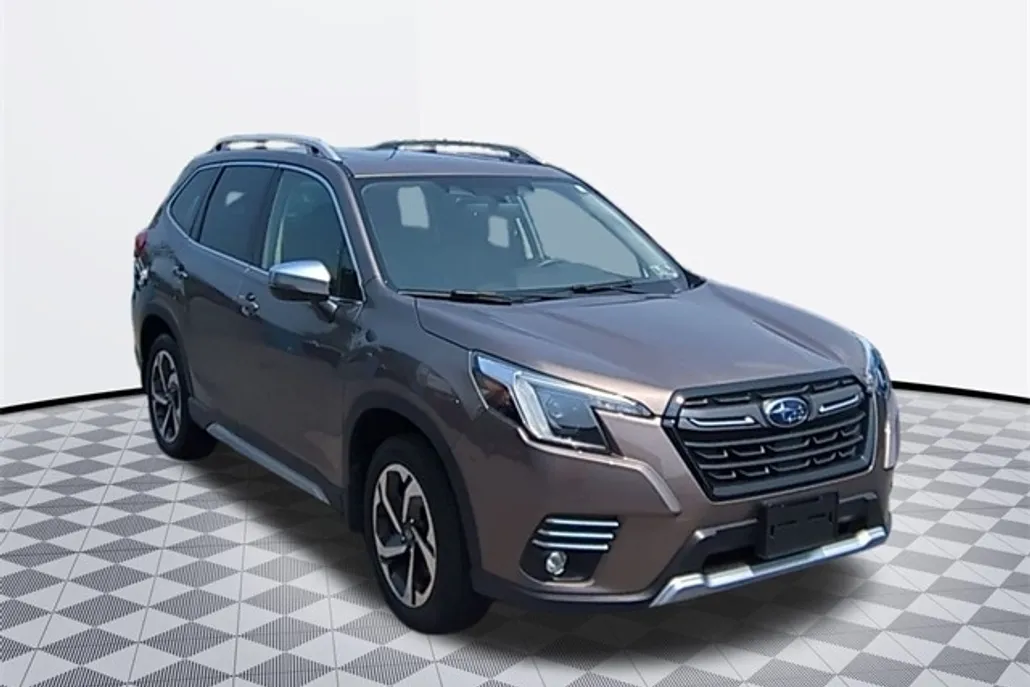 2023 Subaru Forester Touring photo 1