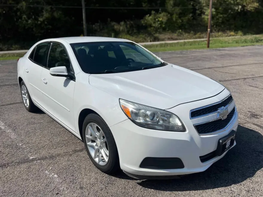 2013 Chevrolet Malibu 1LT photo 1