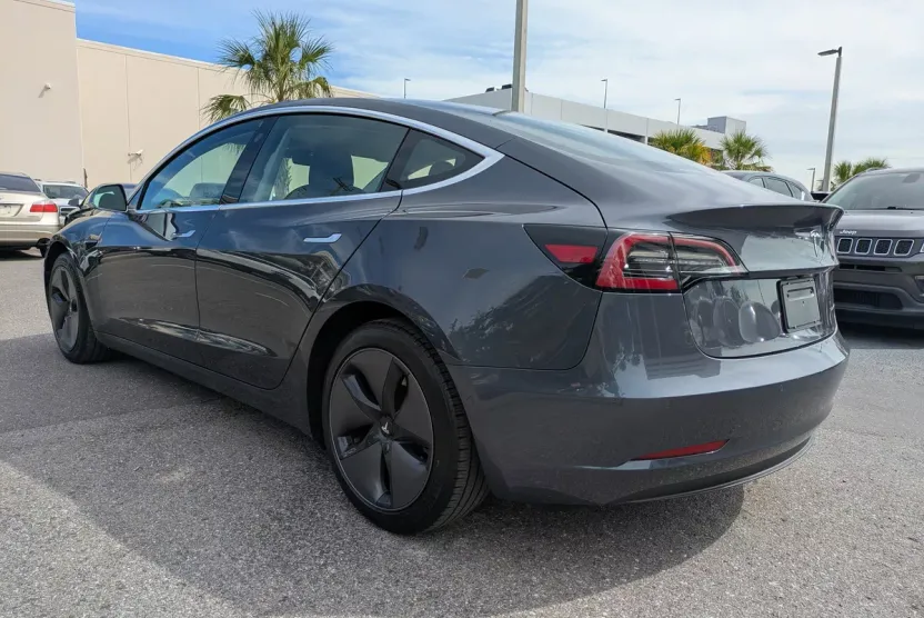 2020 Tesla Model 3 Long Range photo 1