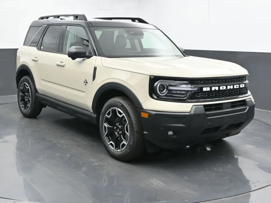 2025 Ford Bronco Sport Outer Banks photo 1