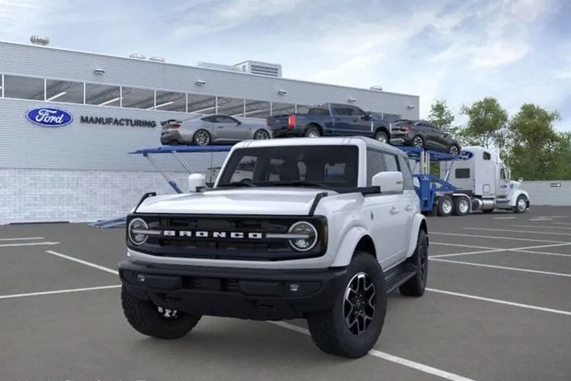 2025 Ford Bronco Outer Banks photo 1