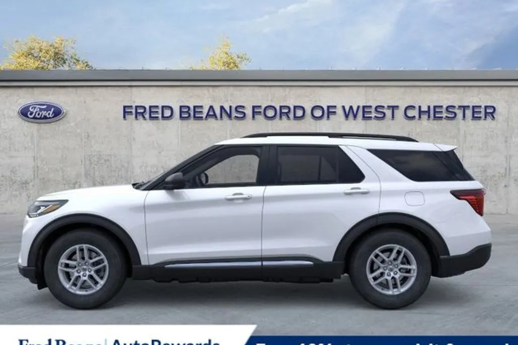 2025 Ford Explorer photo 1