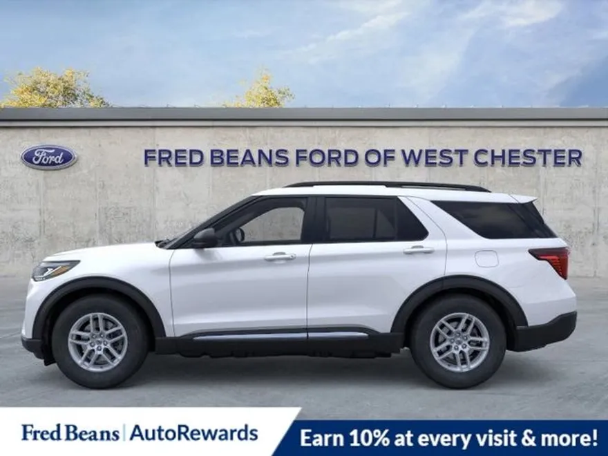 2025 Ford Explorer photo 1
