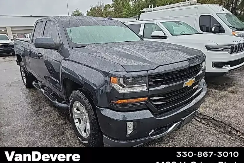 2018 Chevrolet Silverado 1500 LT photo 1
