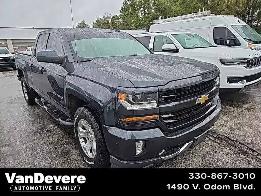 2018 Chevrolet Silverado 1500 LT photo 1