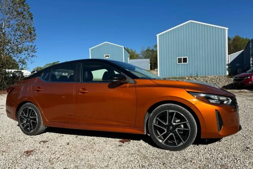 2024 Nissan Sentra SR photo 1