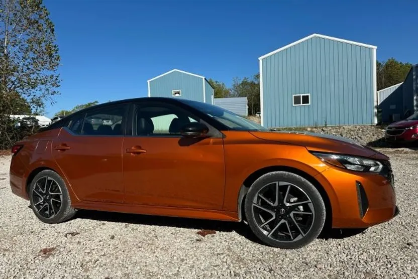 2024 Nissan Sentra SR photo 1