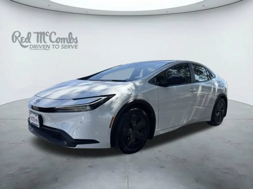 2023 Toyota Prius LE photo 1