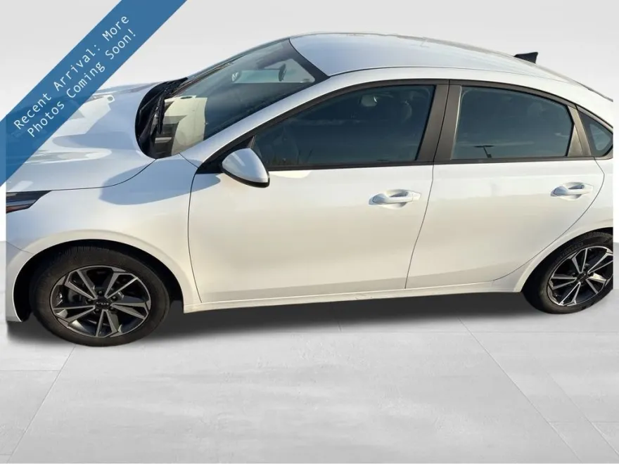 2022 Kia Forte LXS photo 1